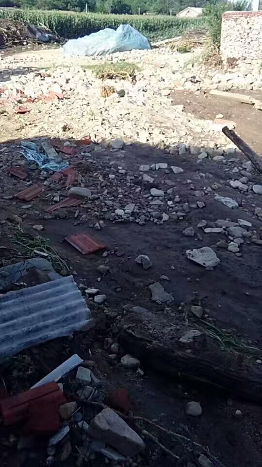 門前的水泥路面，已經(jīng)不復(fù)存在！